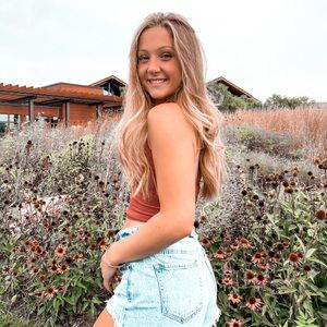 Meet your Posher, Maya